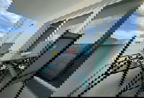 Flat a few metres from the station and the old port, close to shops - La...