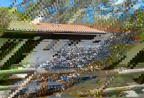 UNE RESIDENCE FAMILIALE AVEC PISCINE, TENNIS, AIRE DE JEUX POUR ENFANTS,...