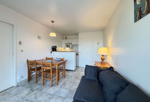 Flat in the heart of Les Minimes, close to the beach and opposite the...