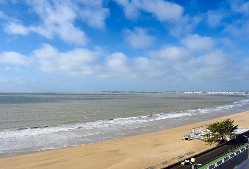 Avec vue dominante sur la baie de La Baule.