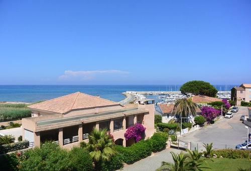 In a luxury residence of recent construction, with swimming pool,...