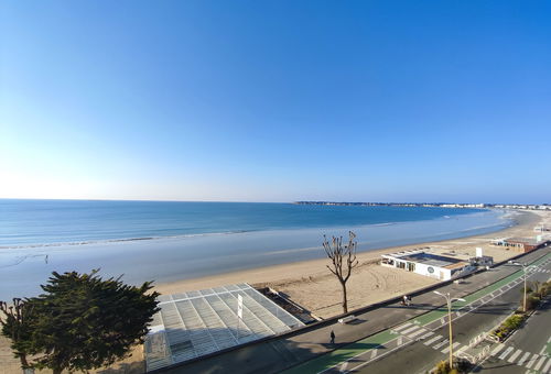 APARTMENT FACING THE SEA BETWEEN DE GAULLE AND CASINO