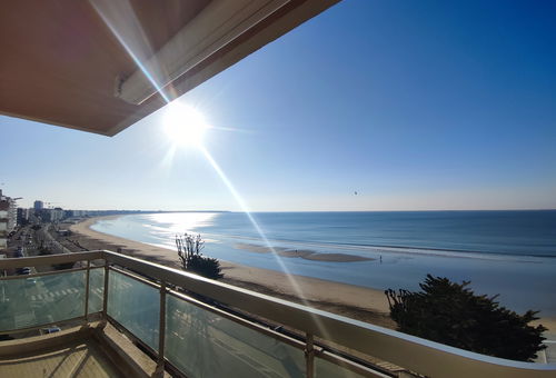 APARTMENT FACING THE SEA BETWEEN DE GAULLE AND CASINO