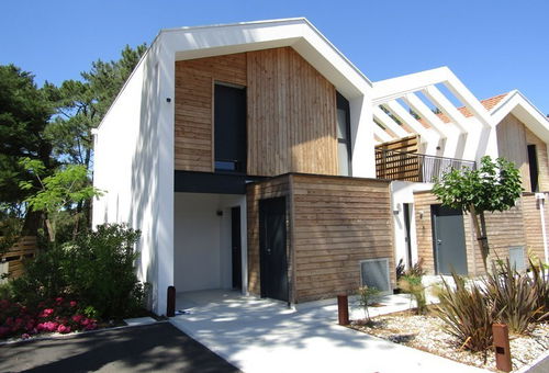 Lacanau benefits from a privileged location between ocean, lake and forest....