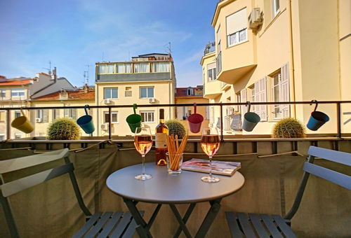 A beautiful air-conditioned one bedroom apartment.