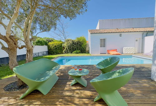 Superbe villa avec piscine dans le village de St Clément