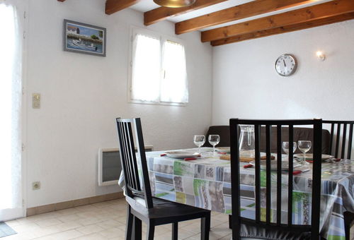 Near the center of La Cotinière with its port and beach