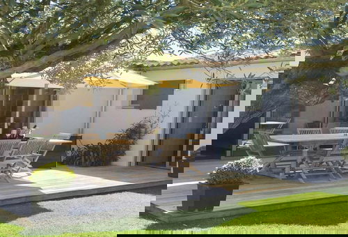 Pleasant village house near the beach and quiet in La Flotte