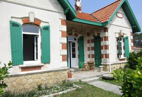 Die Wohnung liegt im Herzen von Lacanau Océan, lokale Geschäfte, Freizeit-und...