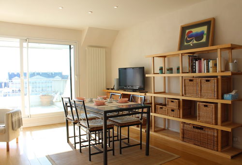 Beautiful apartment with a view of the port of iguen, close to shops and...