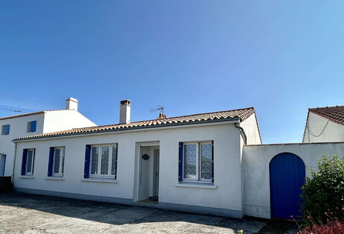L'HERBAUDIERE (85) - Menuisière district 
4-room house - approximately 115...