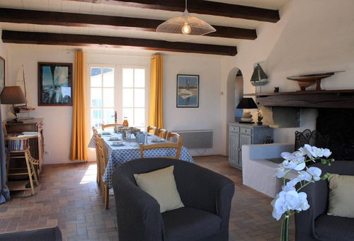 Noirmoutier-en-l'Ile (85) - Quartier du Vieil - Facing the sea
4-room house...