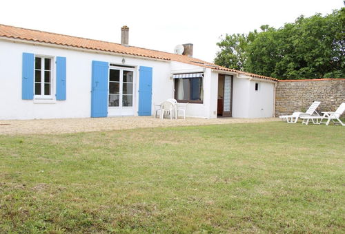 Quiet house near the beach, in the heart of the village and shops