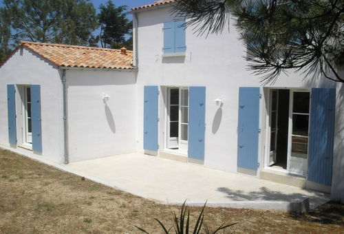 House Located In Domino, Two Steps From The Sea And Close To Shops