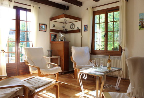 Spacious house with pleasant terrace, parking.