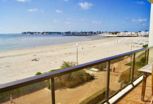 Dans une résidence de standing de la plage Benoît.