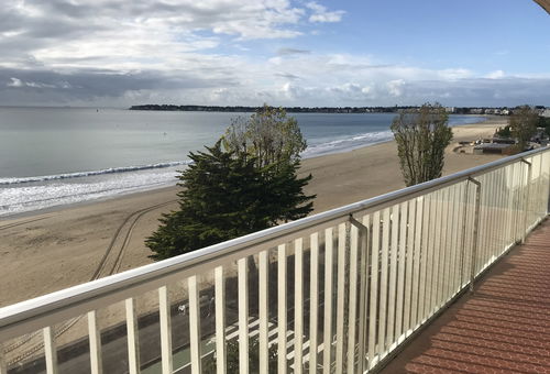 Ce bel appartement entièrement refait à neuf vous offrira de belles...