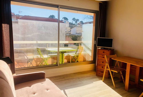 200 meters from the beach ...