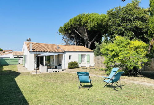 Maison  rénovée à 600 m du marché, 800 mètres du port et 800 mètres de la...