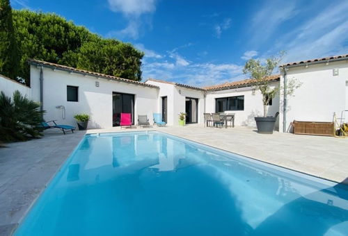 Quiet Comfortable House With Swimming Pool.