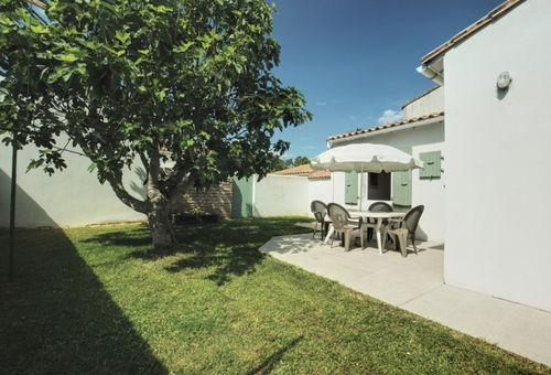 Comfy house with garden and parking