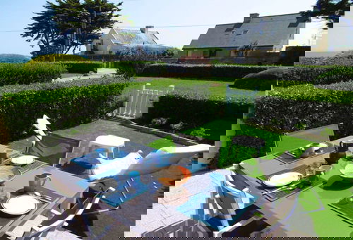 Studio cabin on ground floor with enclosed garden 50 m from the beach in St...