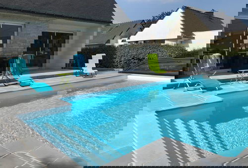 Spacious and bright house with heated swimming pool, quietly located 500 m...