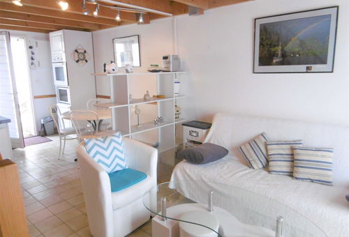 Small house of 40 m² terraced with enclosed garden