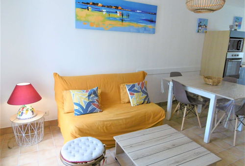 Nice renovated house located in a residence 200 m from the beach and shops at...
