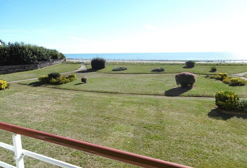 Beautiful sea view for this apartment with loggia located in a residence with...