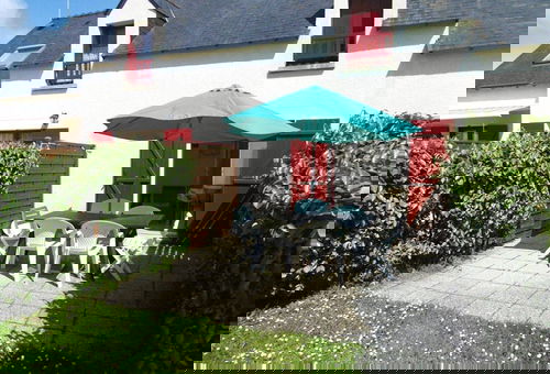 Maisonette with enclosed garden located in a holiday residence 200 m from the...