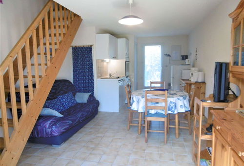 Small holiday house with enclosed garden located in a residence 200 m from...
