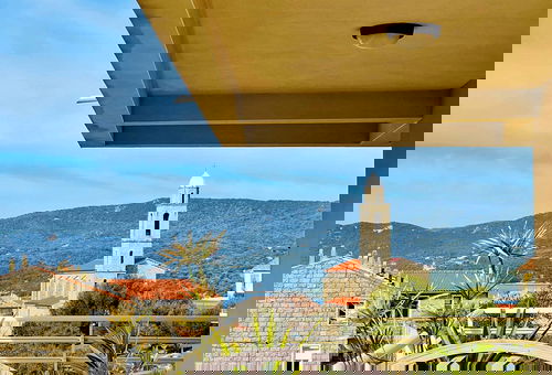 Ideally located in the city center of Propriano, in a recent residence.