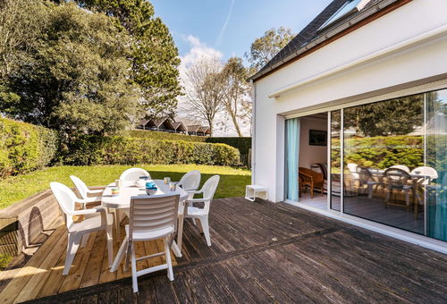 Carnac, beach and shops closeby, 4-room house. COMMON HEATED POOL