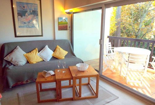 Carnac, close to shops and beach, 2-room apartment with mezzanine
