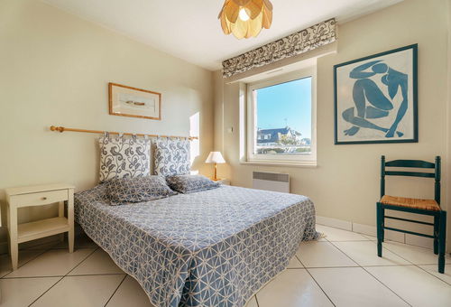 Carnac, facing the Grande Plage, and close to shops, beautiful and large...