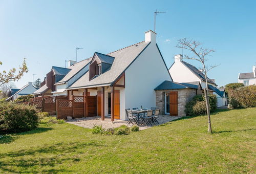 Carnac, beach and shops closeby, in a quiet area, 3-room house