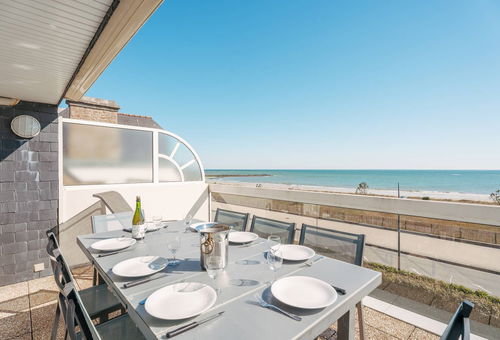 Carnac Grande Plage, large and beautiful triplex apartment with 2 rooms +...