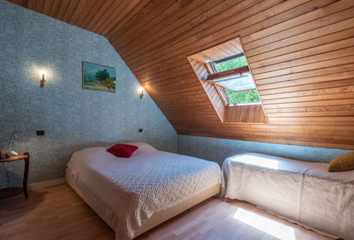 Carnac, Standing stones closeby, in a quiet area, large neo-Breton 6-room...