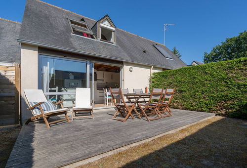 Carnac, midway from the village center and the beach, charming little...