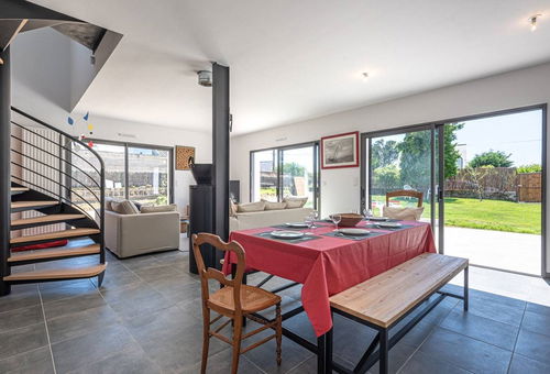 Carnac, 500m from the beaches of Men Du and Beaumer, beautiful 4-rooms villa,...