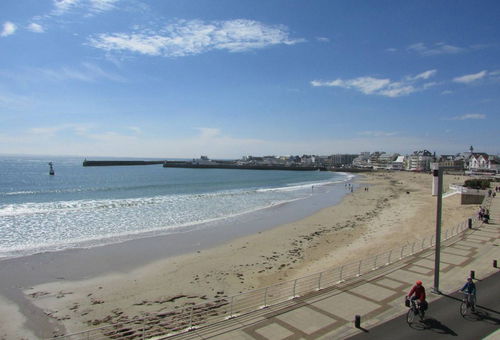 QUIBERON - Grand deux pièces face à la grande plage