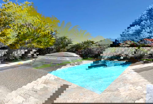 Superb villa with heated pool near the beach
