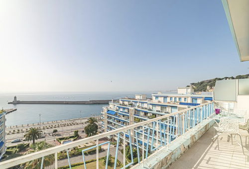 Seafront apartment with breathtaking sea view