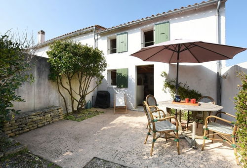 Old House Full Of Charm Saint Clemen T Des Baleines
