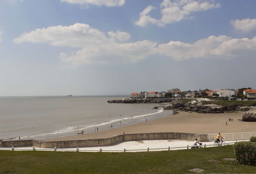 Apartment for 6 people with a 18m2 terrace overlooking the sea 