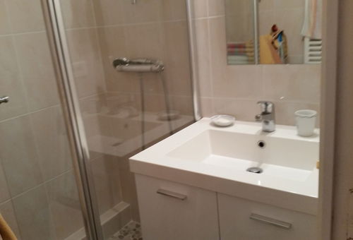 Appartement situé à 300m de la plage du pigeonnier et du Chay et à 500m des...
