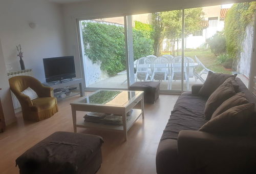 The complex is located in close proximity to the city centre and the beach