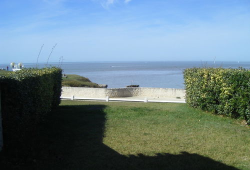 Apartment in residence with a beautiful view of the sea Apartment in...