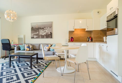 Bright apartment with terrace in a beautiful residence with swimming pool